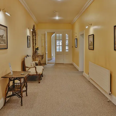 بيت للعطل Castle 5 Bedroom *